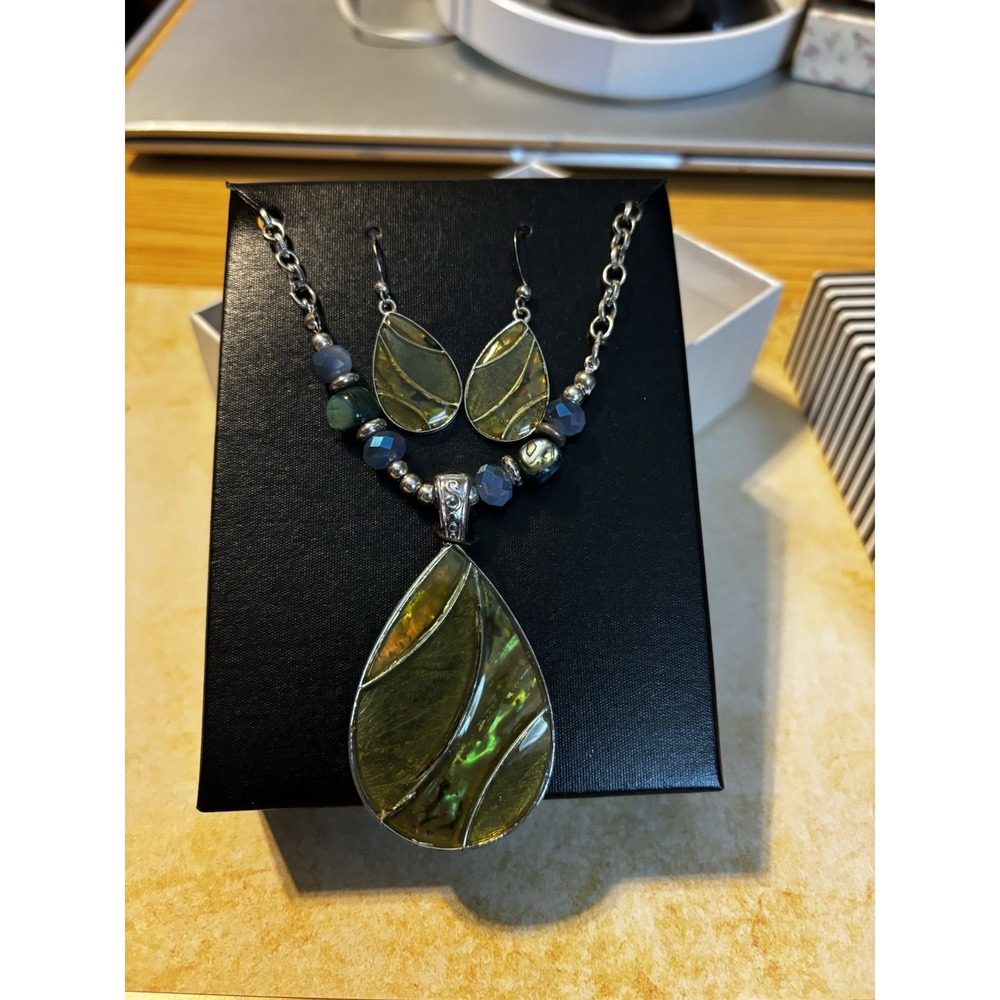 New, Colorful‎ Necklace - Picture 2 of 2